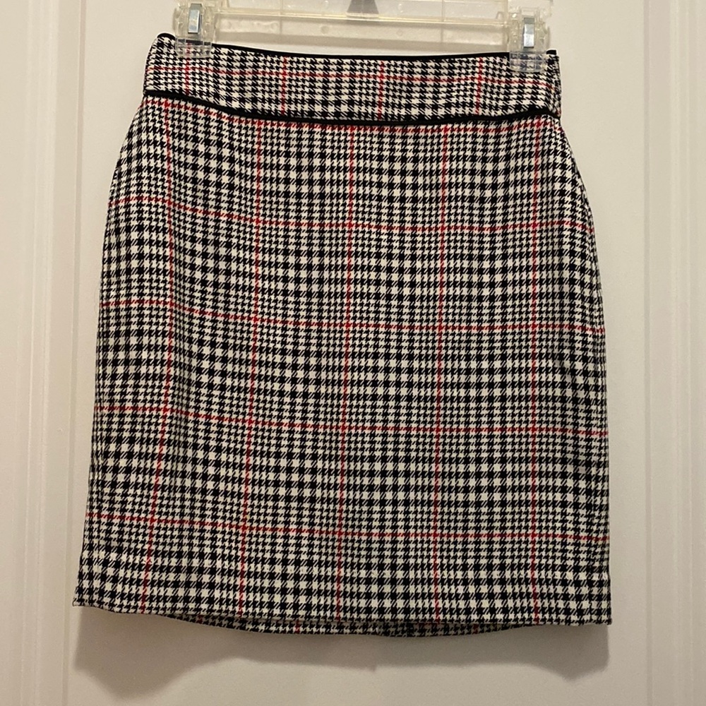 Banana Republic Houndstooth Plaid Skirt 🖤❤️